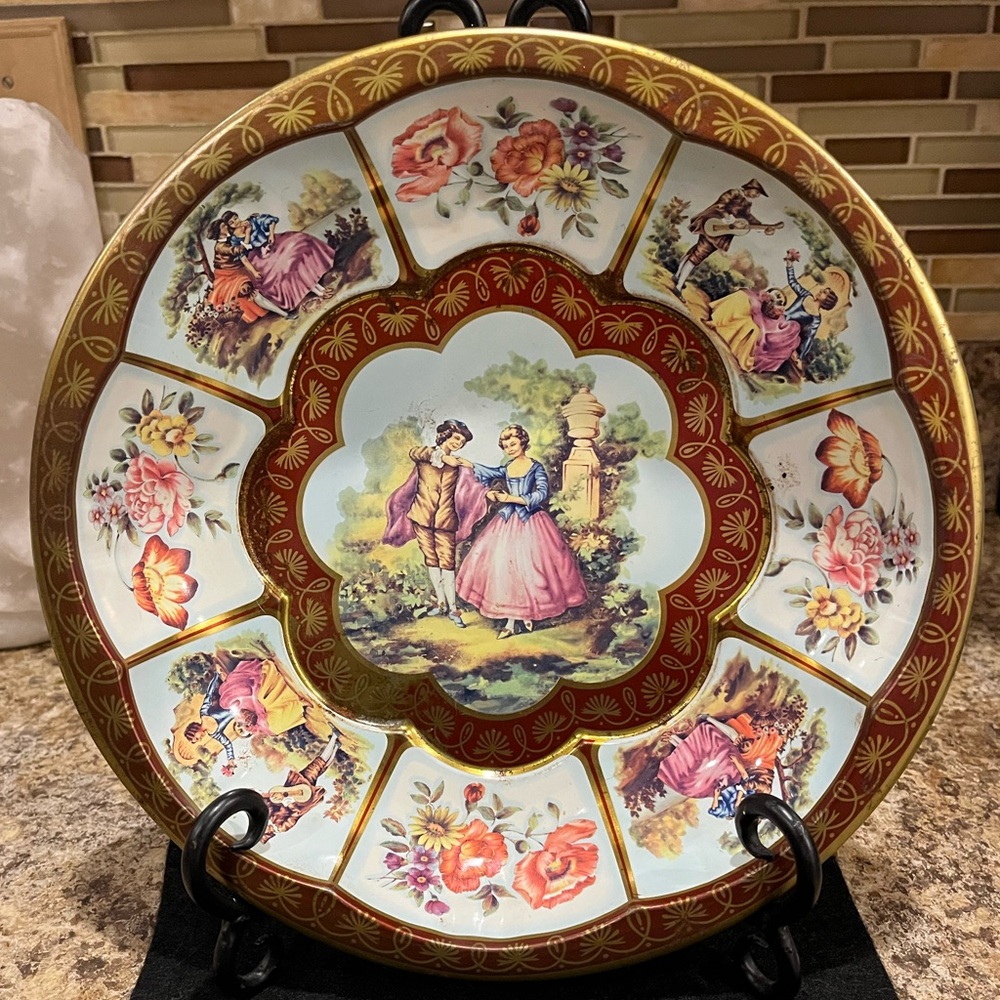 Vintage 1971 Daher Floral Metal Tray Featuring Courting Couple
